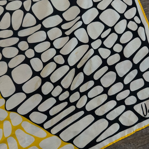 Black and Yellow Patterned Scarf - Picture 5 of 6